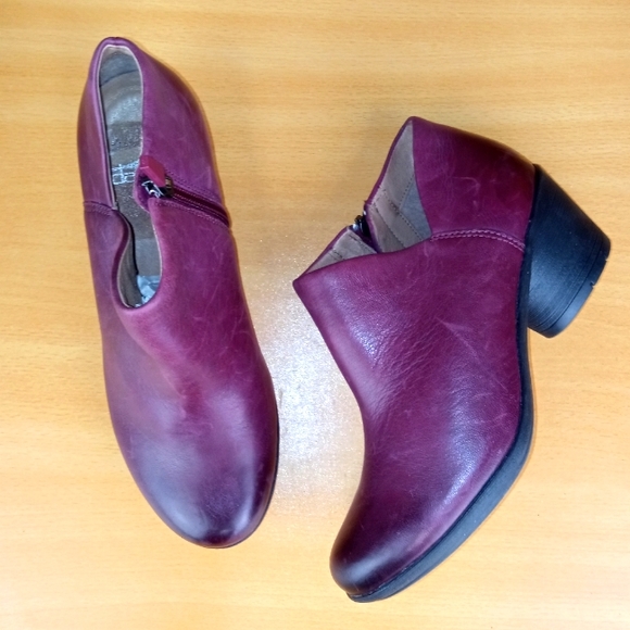 NWT DANSKO 'Raina' Genuine Leather Ankle Boot in Plum Sz. 36 - Picture 2 of 7